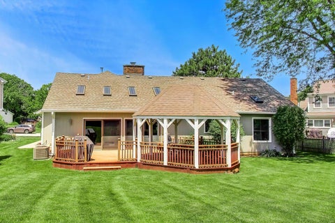 Tiny photo for 611 W Whiting Lane, Arlington Heights, IL 60004 (MLS # 12620912)