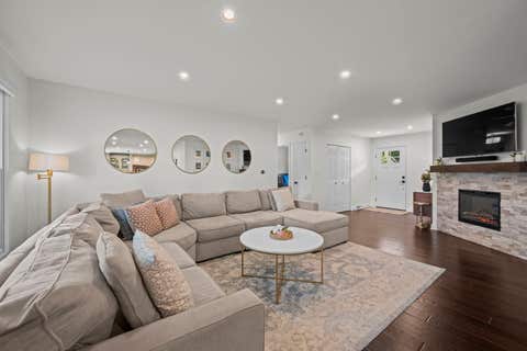 Tiny photo for 1005 W Firestone Drive, Hoffman Estates, IL 60192 (MLS # 12664778)