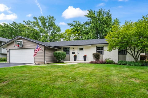 Tiny photo for 1005 W Firestone Drive, Hoffman Estates, IL 60192 (MLS # 12664778)