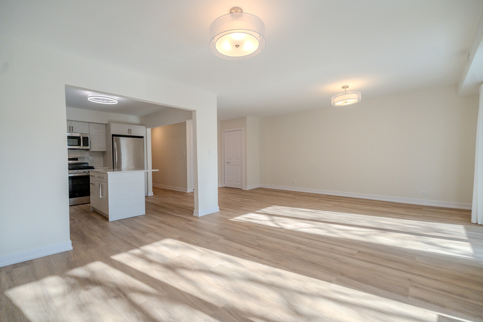 2740 W Farragut Avenue 2