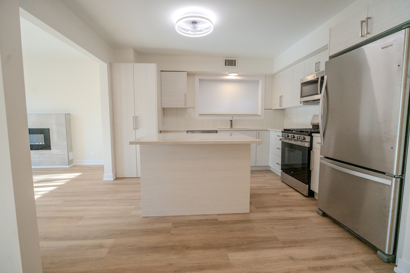 2740 W Farragut Avenue 2