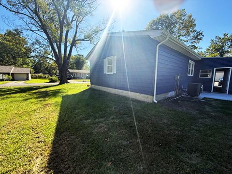 Tiny photo for 1350 Sebring Way, Carbondale, IL 62901 (MLS # EB460077)