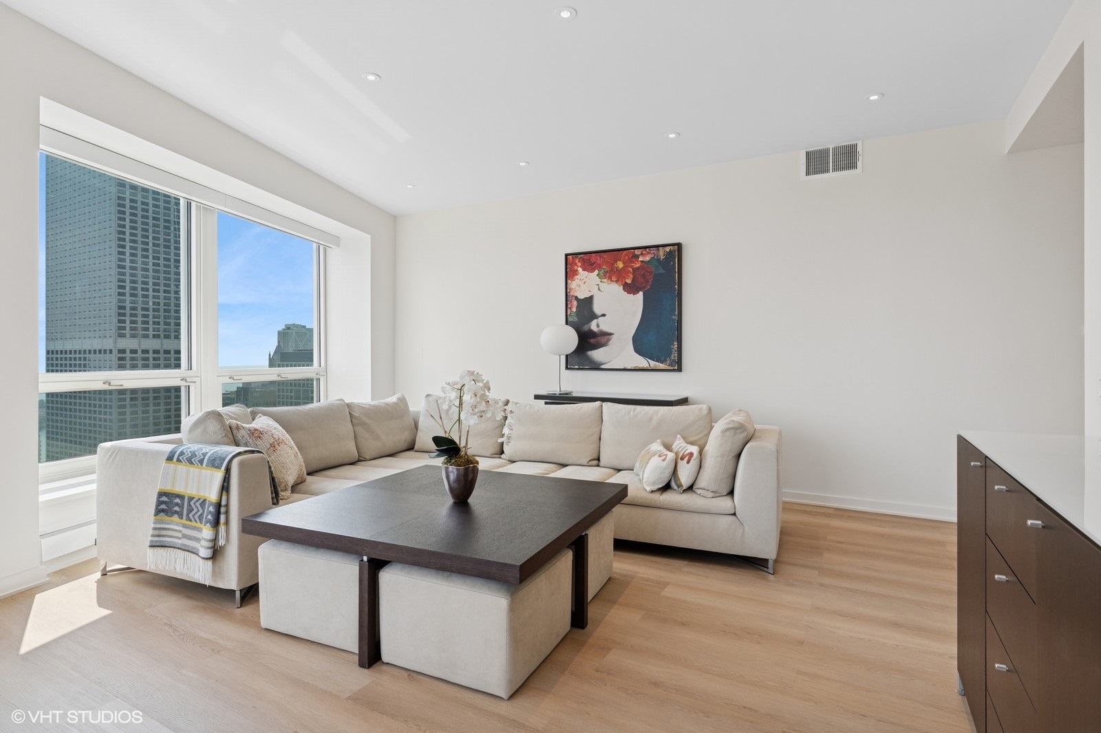57 E Delaware Place 3703