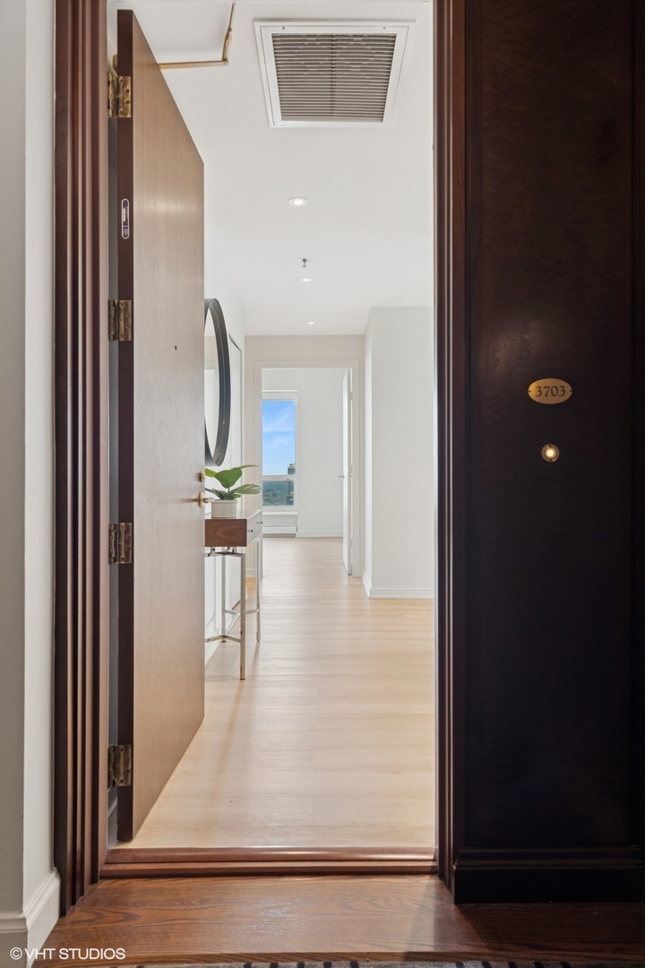 57 E Delaware Place 3703