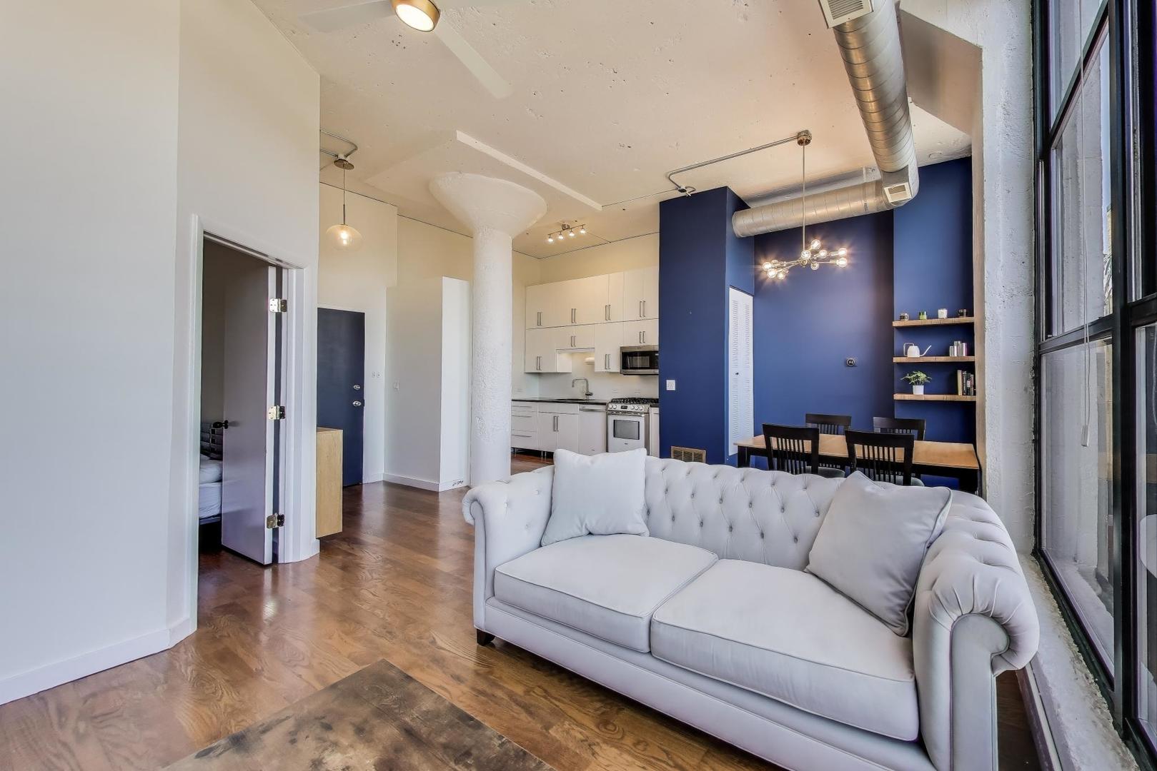 1800 W Roscoe Street 510