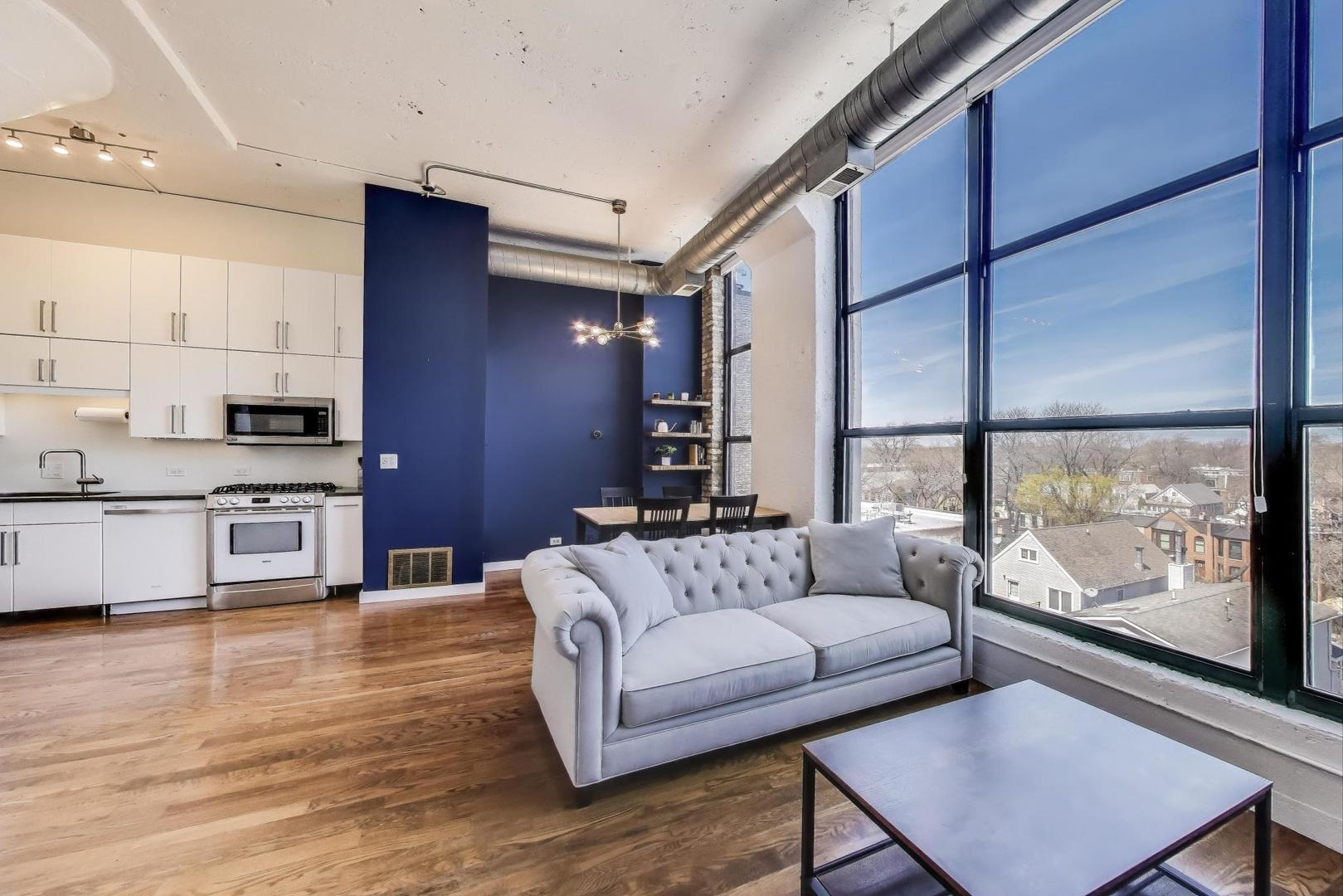 1800 W Roscoe Street 510