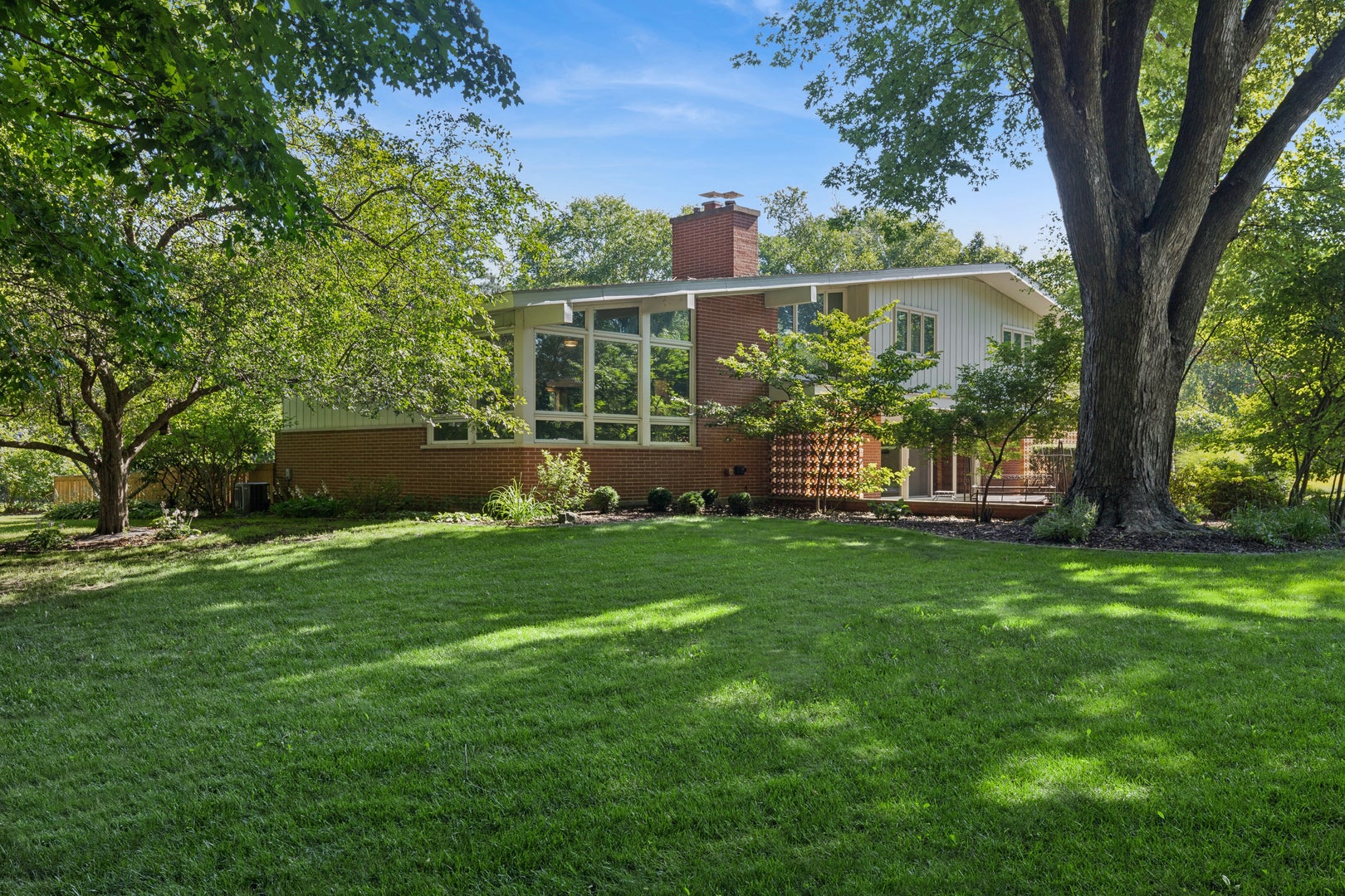 888 Country Club Road