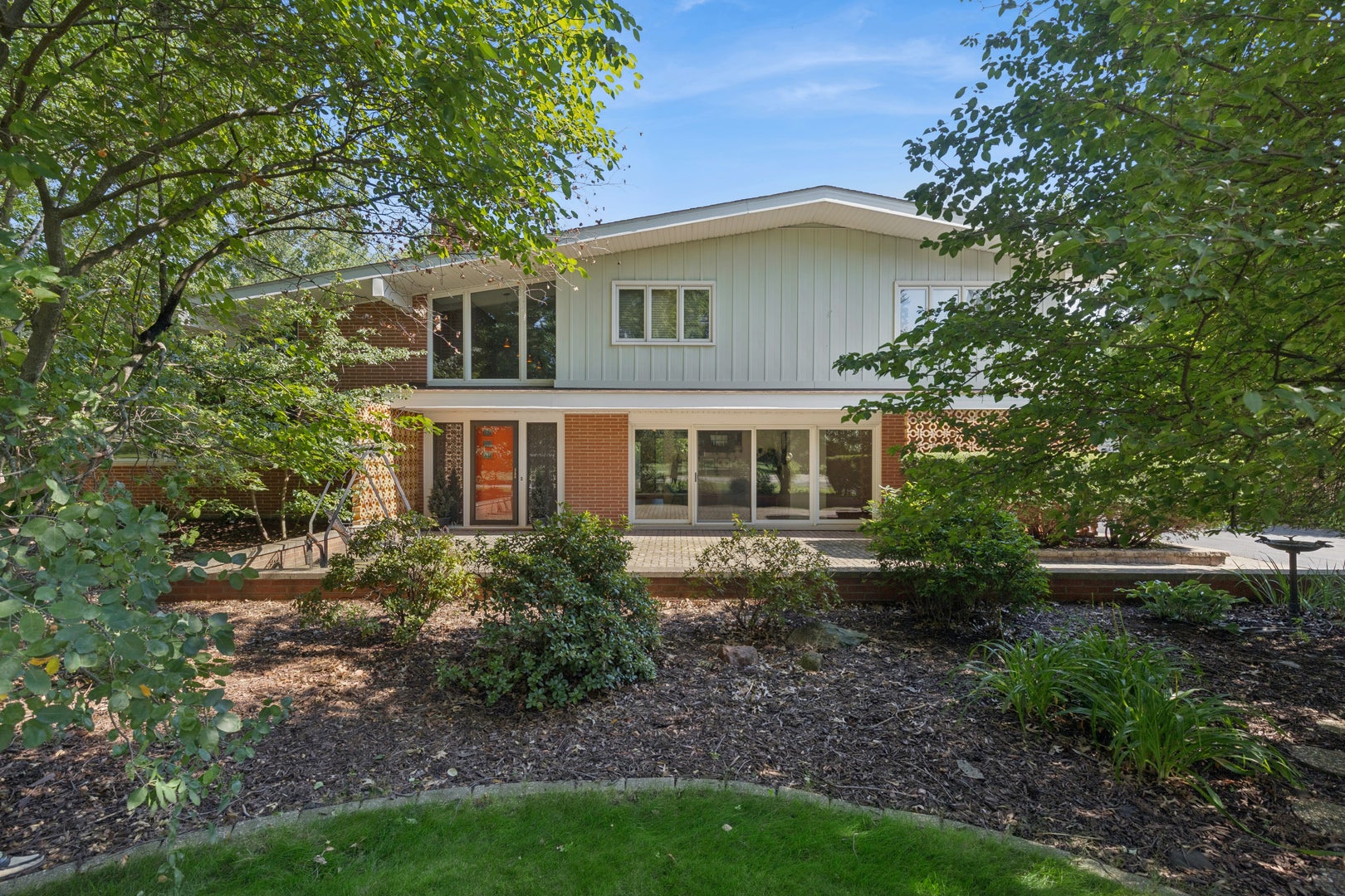 888 Country Club Road