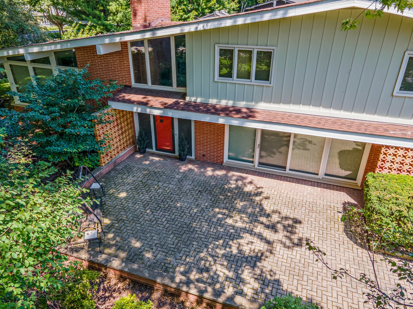 888 Country Club Road