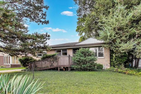 Tiny photo for 738 N Parker Street, Elmhurst, IL 60126 (MLS # 12560918)