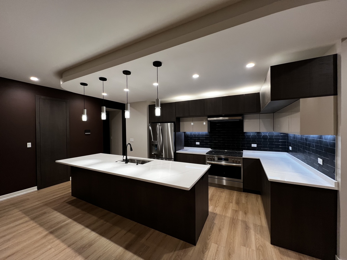 1039 W Belmont Avenue 4