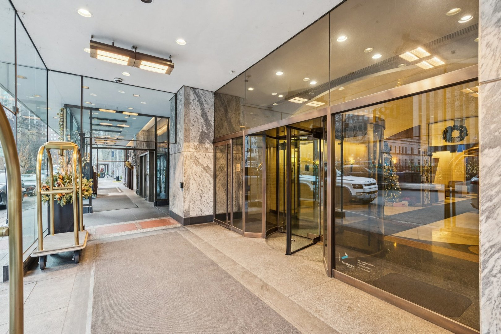 180 E PEARSON Street 4202