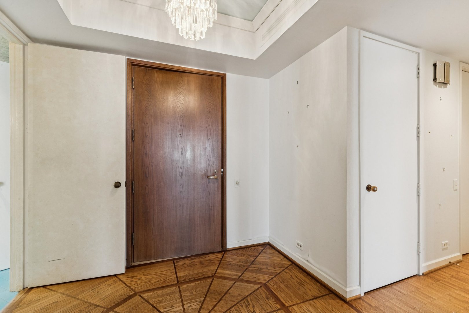 180 E PEARSON Street 4202