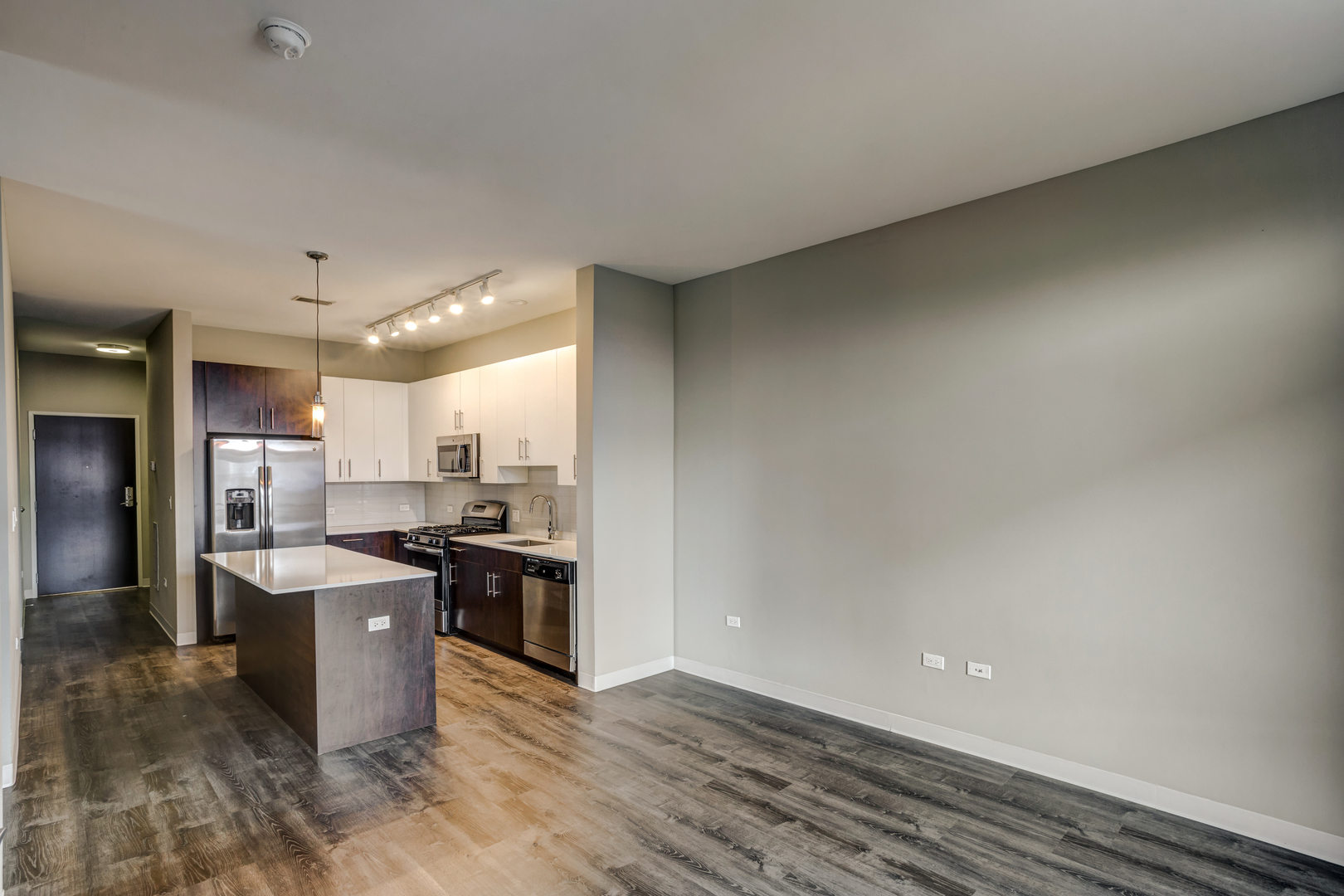 851 W Grand Avenue 404