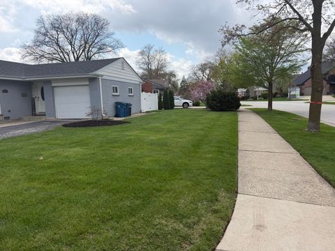 Tiny photo for 340 E Huntington Lane, Elmhurst, IL 60126 (MLS # 12611079)