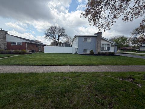 Tiny photo for 340 E Huntington Lane, Elmhurst, IL 60126 (MLS # 12611079)