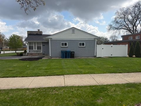 Tiny photo for 340 E Huntington Lane, Elmhurst, IL 60126 (MLS # 12611079)