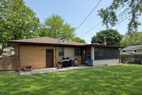 Tiny photo for 502 S Edward Street, Mount Prospect, IL 60056 (MLS # 12627393)