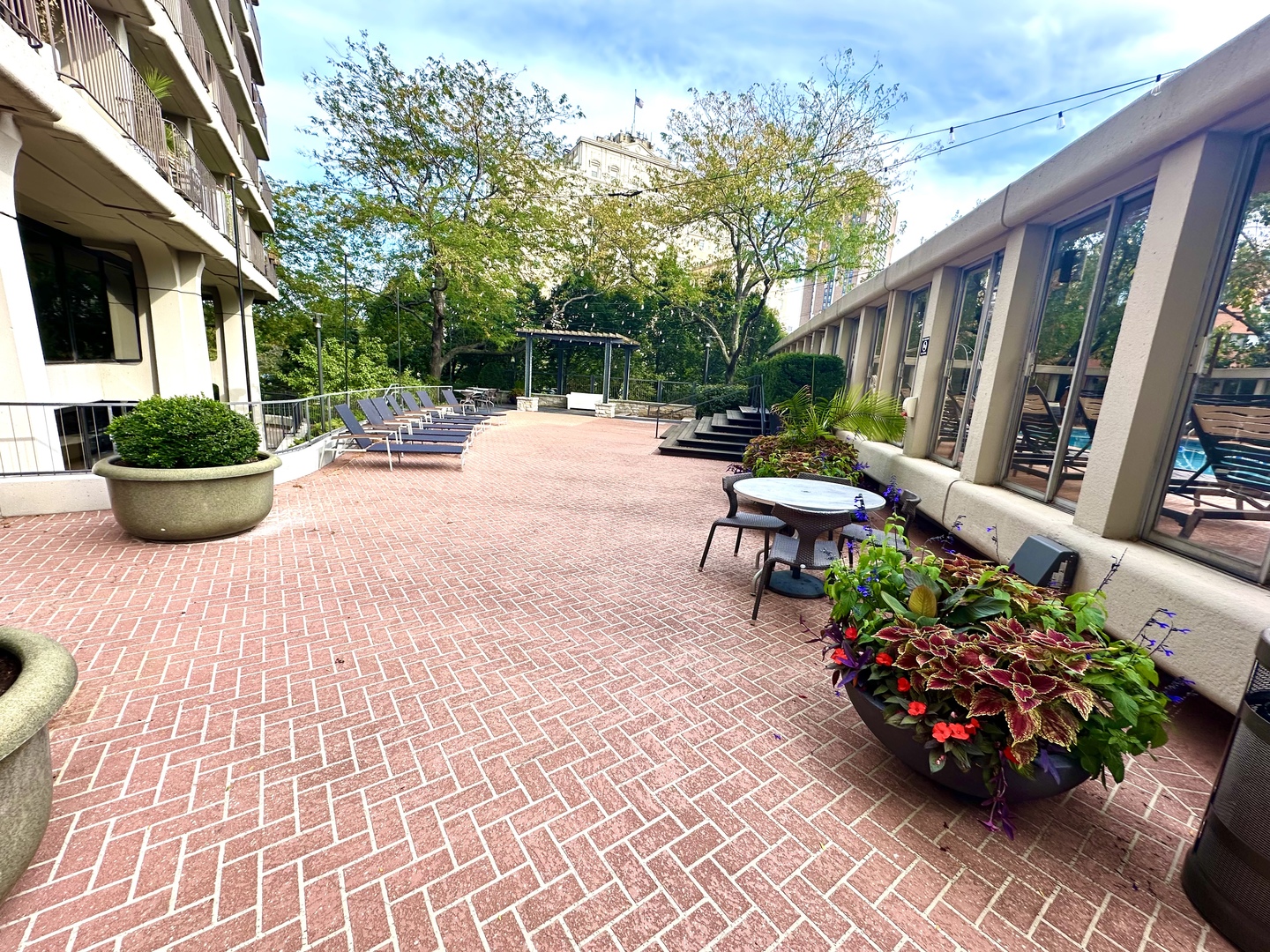 1960 N Lincoln Park West Avenue 401