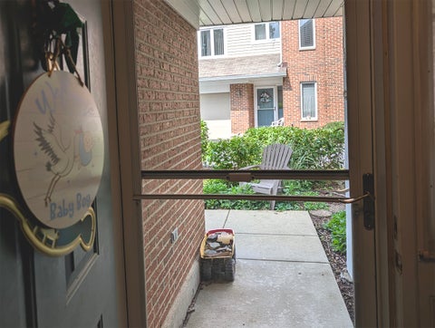 Tiny photo for 1541 N KENDAL Court, Arlington Heights, IL 60004 (MLS # 12670680)