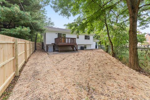 Tiny photo for 212 N Oakwood Avenue, West Chicago, IL 60185 (MLS # 12483094)