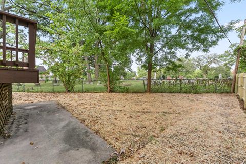 Tiny photo for 212 N Oakwood Avenue, West Chicago, IL 60185 (MLS # 12483094)