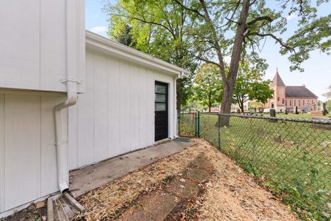 Tiny photo for 212 N Oakwood Avenue, West Chicago, IL 60185 (MLS # 12483094)