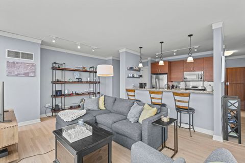 Tiny photo for 1570 Elmwood Avenue #1111, Evanston, IL 60201 (MLS # 12567341)