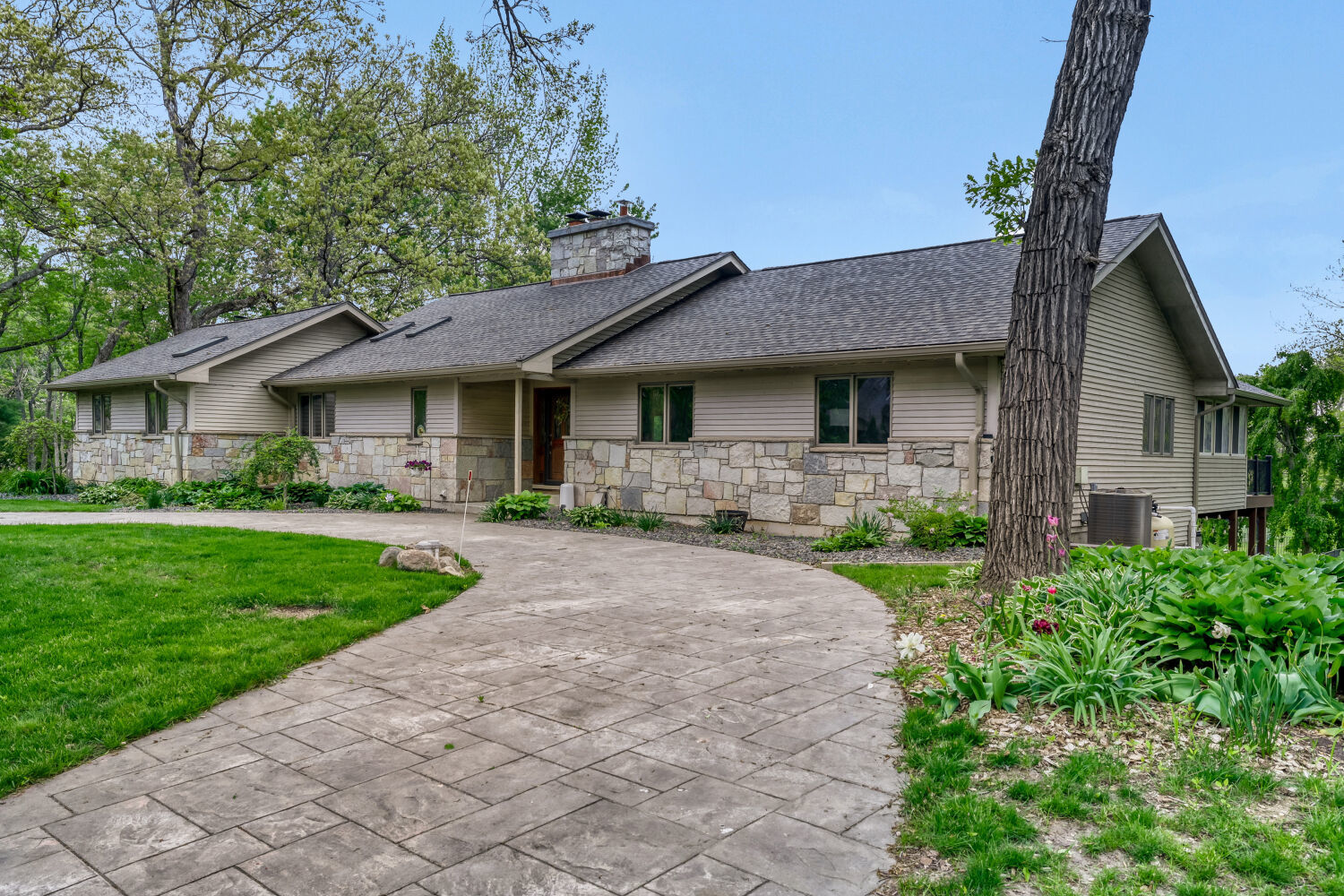 39W526 Lori Lane