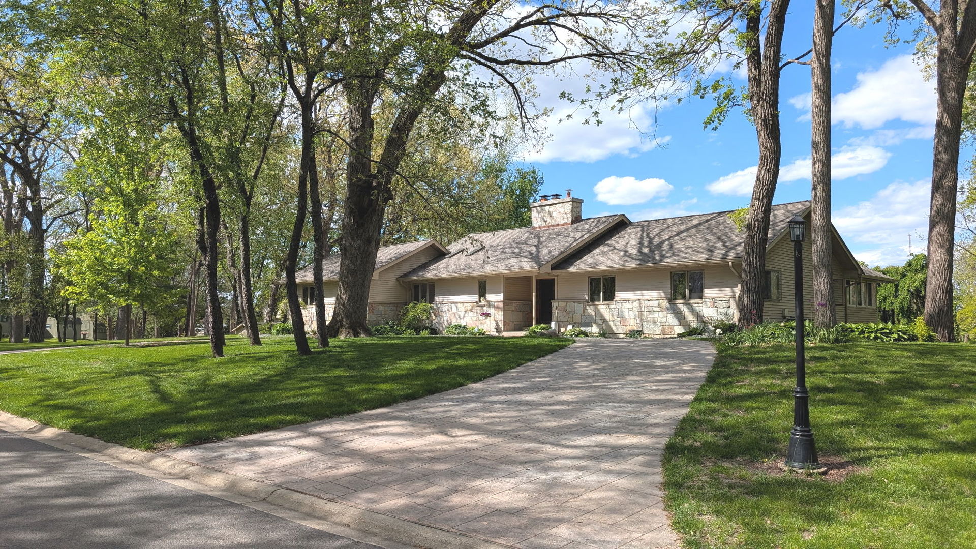 39W526 Lori Lane