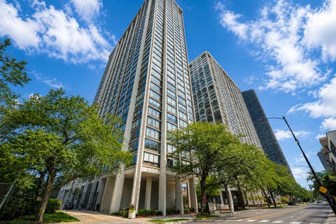 Photo of 5455 N SHERIDAN Road #1012, Chicago, IL 60640 (MLS # 12720252)