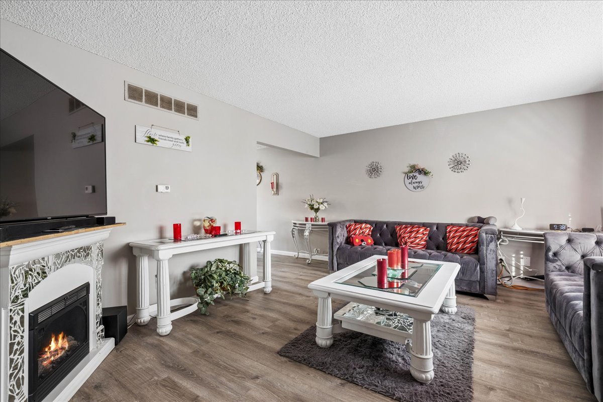 1317 Monomoy Street E