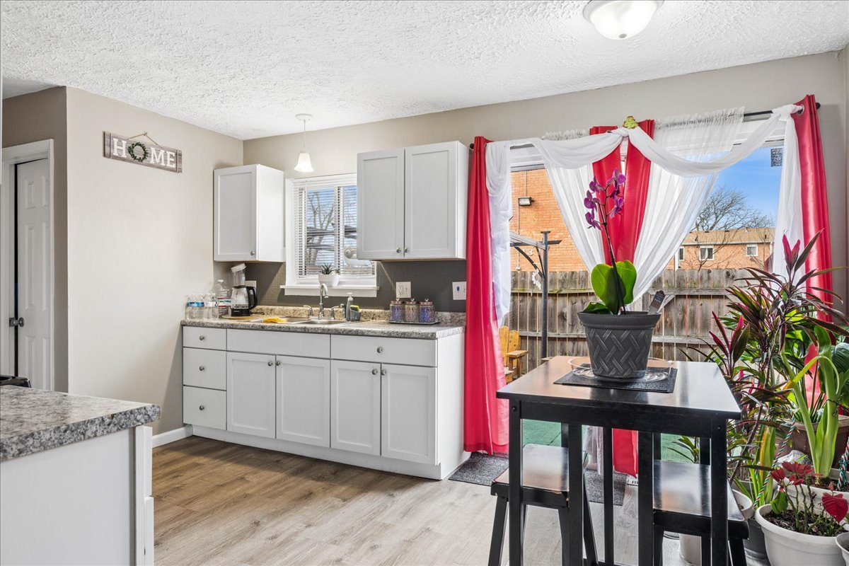 1317 Monomoy Street E