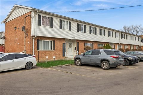 1317 Monomoy Street E Aurora IL 60506