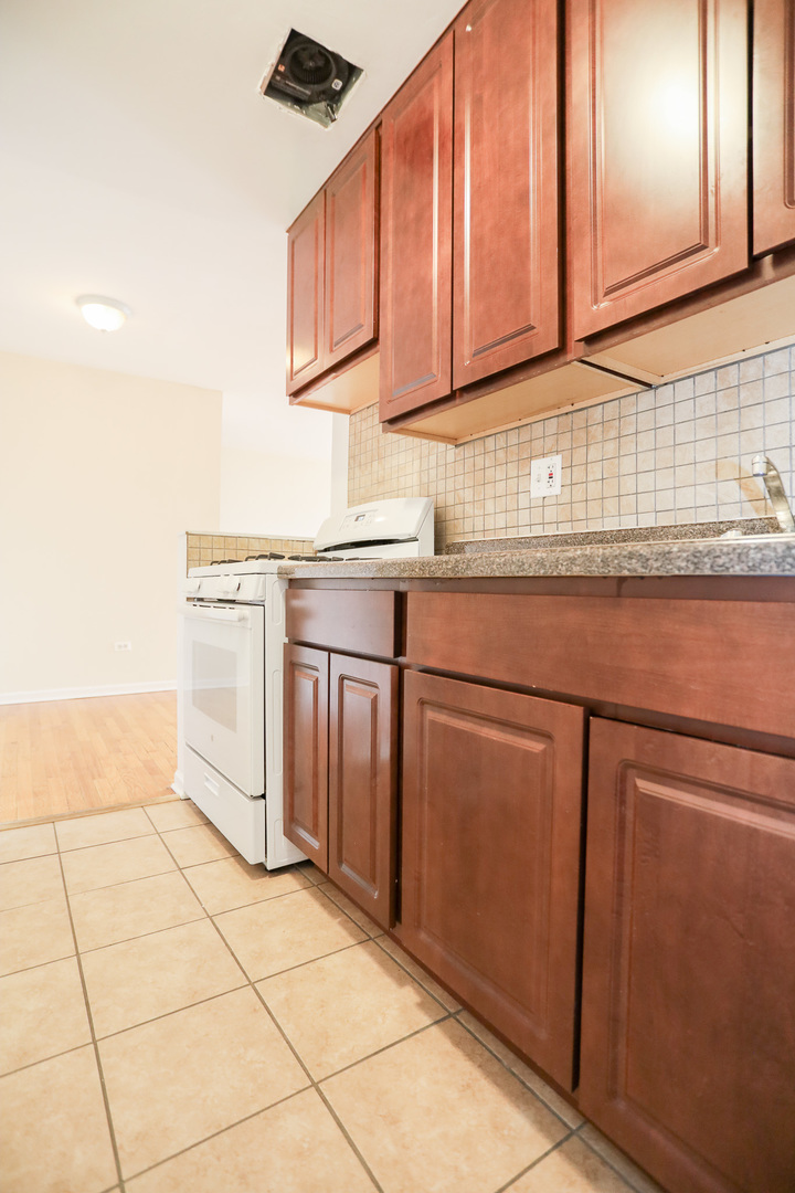 1055 W Catalpa Avenue 422