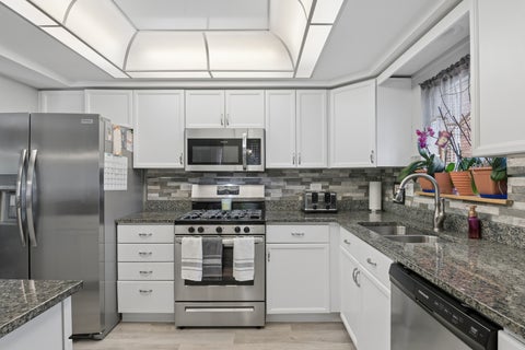 Tiny photo for 1480 Jefferson Street #305, Des Plaines, IL 60016 (MLS # 12668344)