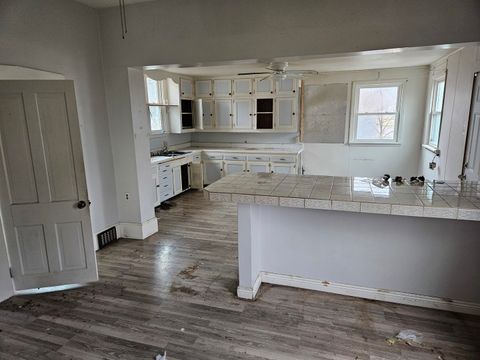 Tiny photo for 727 W 11th Street, Davenport, IA 52804 (MLS # 12593562)