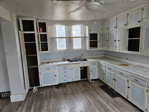 Tiny photo for 727 W 11th Street, Davenport, IA 52804 (MLS # 12593562)