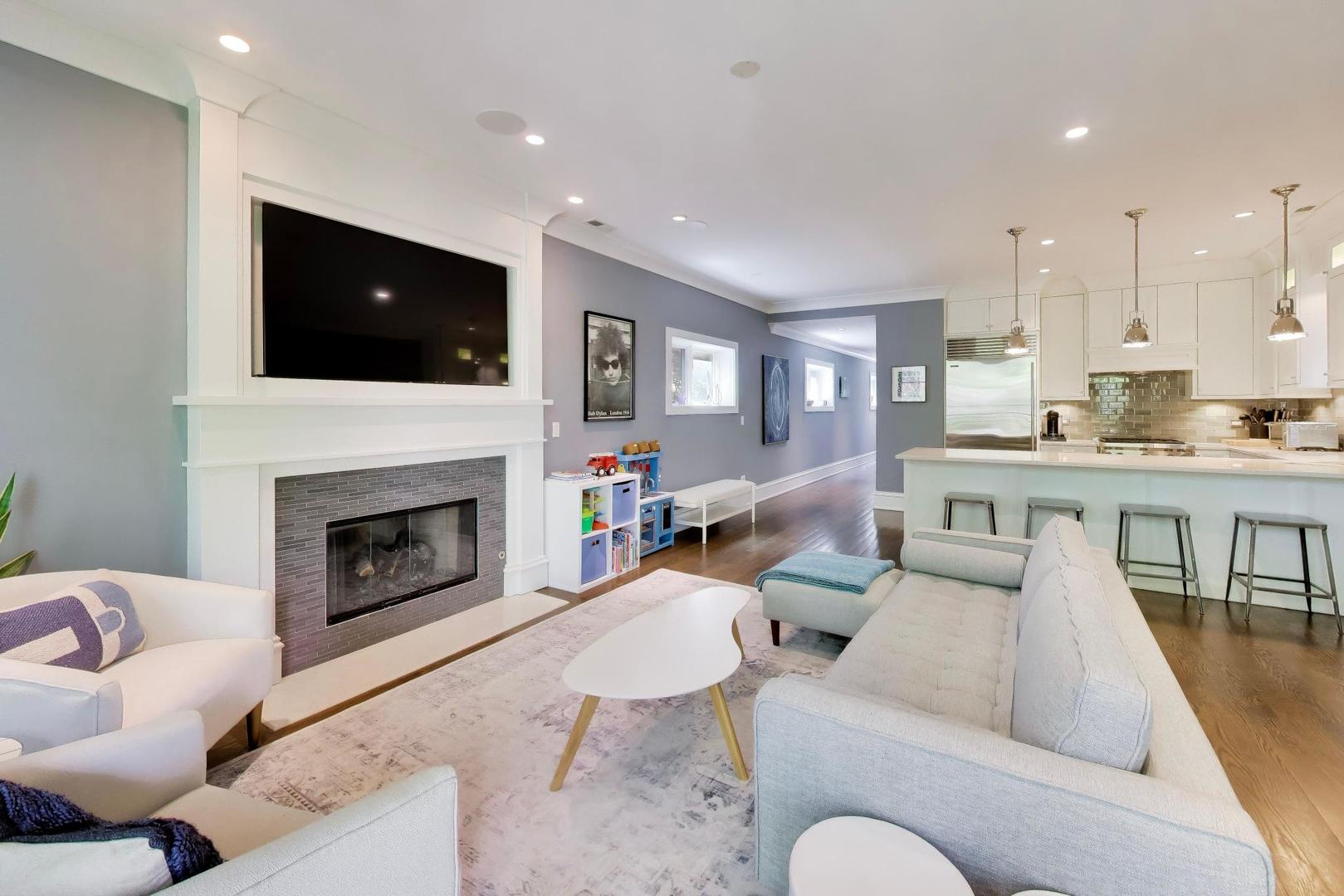 837 W BUCKINGHAM Place 3