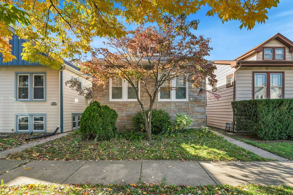 Photo for 1536 Kenilworth Avenue, Berwyn, IL 60402 (MLS # 12501846)