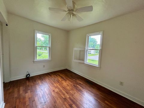 Tiny photo for 1112 W Short Drive W, Carbondale, IL 62901 (MLS # 12638730)