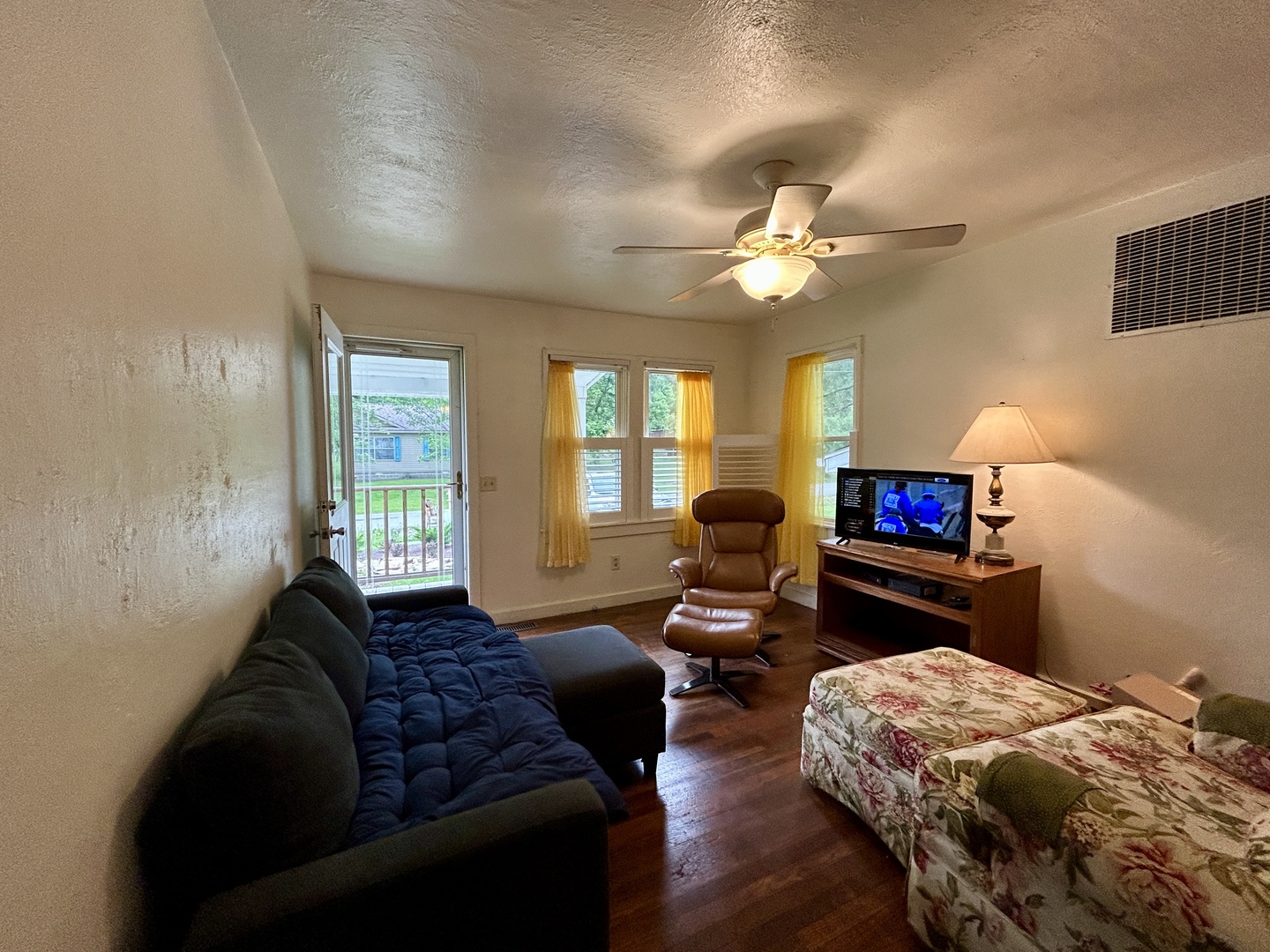 1211 W Short Drive W