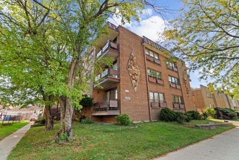 Tiny photo for 6517 N CALIFORNIA Avenue #303, Chicago, IL 60645 (MLS # 12489044)