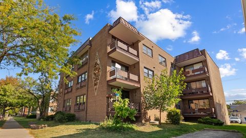 Photo of 6517 N CALIFORNIA Avenue #303, Chicago, IL 60645 (MLS # 12489044)