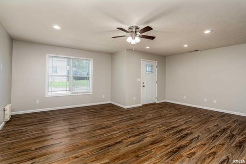 Tiny photo for 504 S MECHANIC Street, Marion, IL 62959 (MLS # QC4268095)