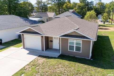 Tiny photo for 504 S MECHANIC Street, Marion, IL 62959 (MLS # QC4268095)