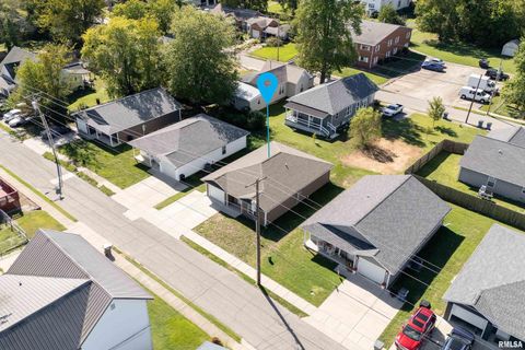 Tiny photo for 504 S MECHANIC Street, Marion, IL 62959 (MLS # QC4268095)