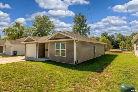 Tiny photo for 504 S MECHANIC Street, Marion, IL 62959 (MLS # QC4268095)