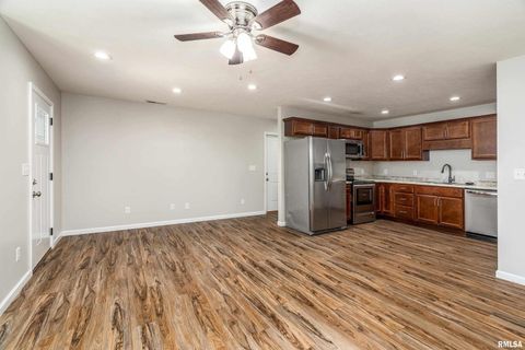 Tiny photo for 504 S MECHANIC Street, Marion, IL 62959 (MLS # QC4268095)