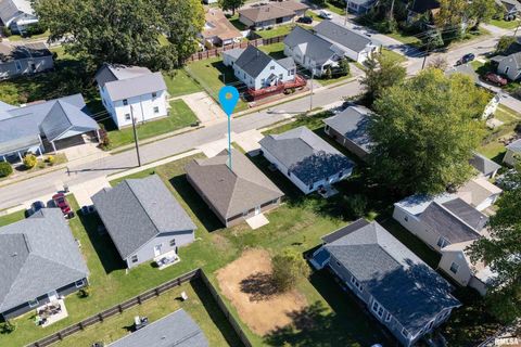 Tiny photo for 504 S MECHANIC Street, Marion, IL 62959 (MLS # QC4268095)